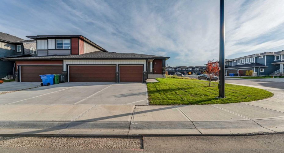 131 Waterford Manor, Chestermere, Alberta T1X 2Z6, 4 Bedroom Bedrooms, 0 ,3 BathroomBathrooms,Residential,For Sale,Waterford,0,A2344522