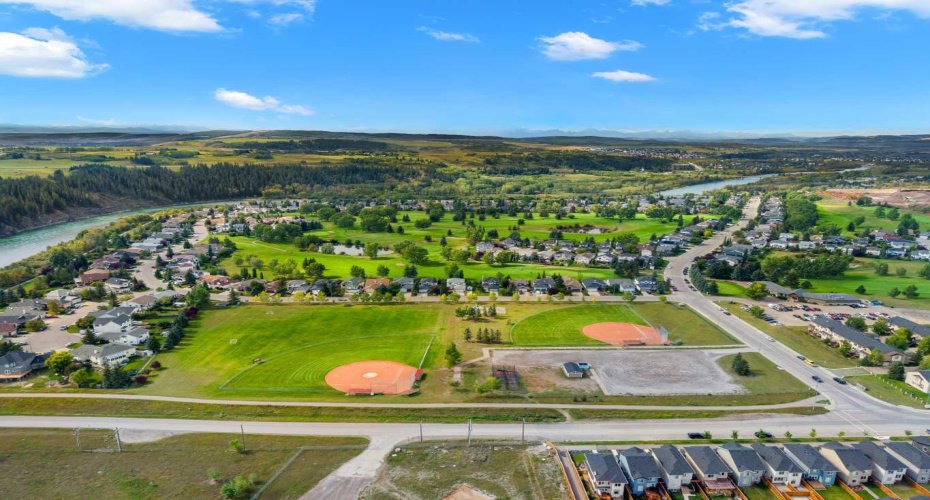 116 Quartz Crescent, Cochrane, Alberta T4C 3G2, 3 Bedroom Bedrooms, 0 ,3 BathroomBathrooms,Residential,For Sale,Quartz,0,A2346327
