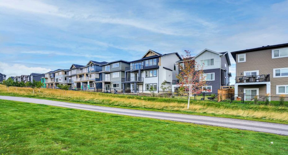 29 Heritage Park, Cochrane, Alberta T4C 3G9, 3 Bedroom Bedrooms, 0 ,4 BathroomBathrooms,Residential,For Sale,Heritage,0,A2345022
