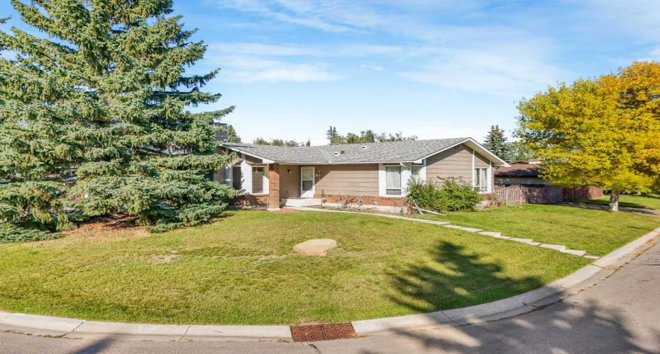 101 Hodson Way, Okotoks, Alberta T0L1T1, 3 Bedroom Bedrooms, 0 ,3 BathroomBathrooms,Residential,For Sale,Hodson,0,A2346909