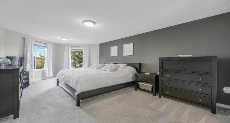 247 Crystal Shores Drive, Okotoks, Alberta T1S 2C5, 4 Bedroom Bedrooms, 0 ,4 BathroomBathrooms,Residential,For Sale,Crystal Shores,0,A2352606