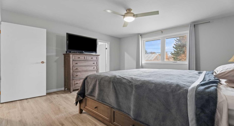 10 Mountain Street, Okotoks, Alberta T1S 1G5, 5 Bedroom Bedrooms, 0 ,3 BathroomBathrooms,Residential,For Sale,Mountain,0,A2351946