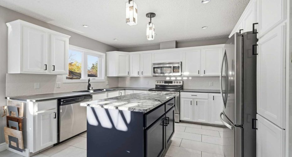 181 Woodbend Way, Okotoks, Alberta T1S 1L8, 3 Bedroom Bedrooms, 0 ,3 BathroomBathrooms,Residential,For Sale,Woodbend,0,A2352873