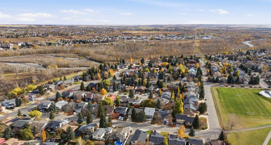 181 Woodbend Way, Okotoks, Alberta T1S 1L8, 3 Bedroom Bedrooms, 0 ,3 BathroomBathrooms,Residential,For Sale,Woodbend,0,A2352873