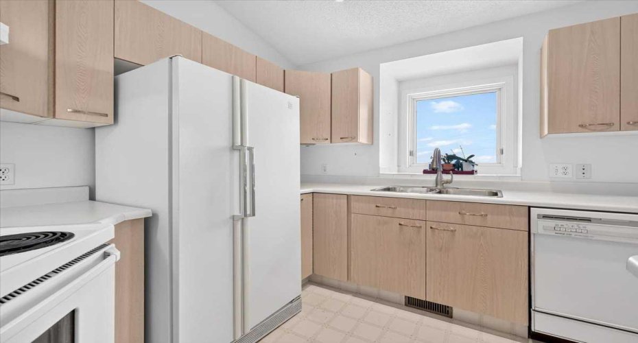 5790 Patina Drive, Calgary, Alberta T3H 2Y5, 2 Bedroom Bedrooms, 0 ,4 BathroomBathrooms,Residential,For Sale,Patina,0,A2353342