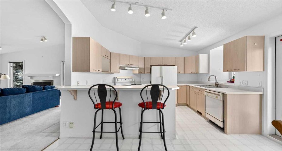 5790 Patina Drive, Calgary, Alberta T3H 2Y5, 2 Bedroom Bedrooms, 0 ,4 BathroomBathrooms,Residential,For Sale,Patina,0,A2353342