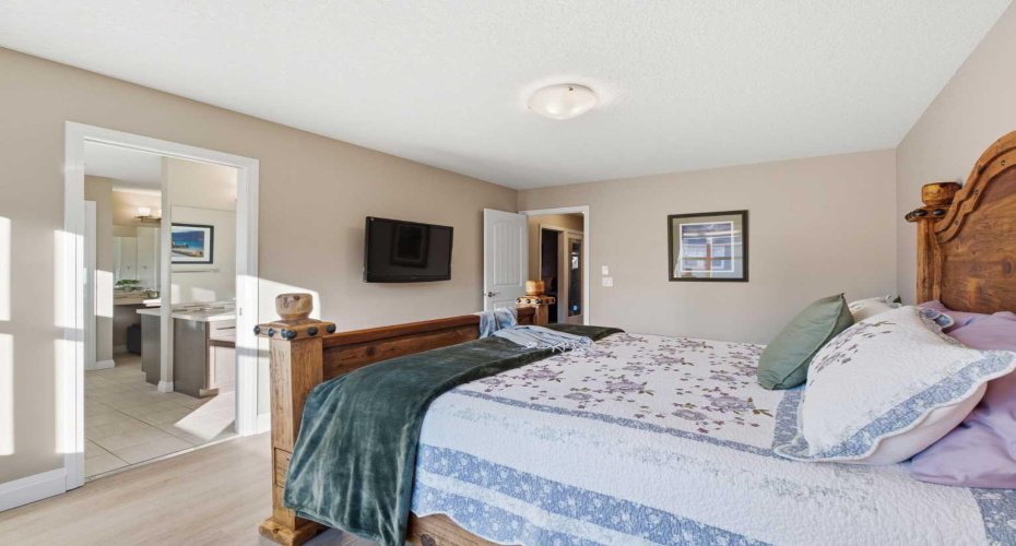 14 Riviera Place, Cochrane, Alberta T4C0V4, 3 Bedroom Bedrooms, 0 ,3 BathroomBathrooms,Residential,For Sale,Riviera,0,A2353009
