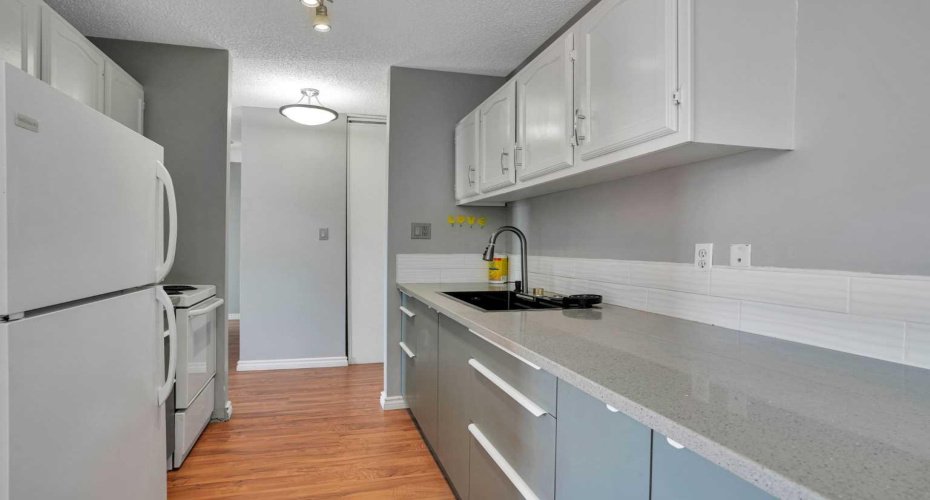 635 56 Avenue, Calgary, Alberta T2V 0G9, 2 Bedroom Bedrooms, 0 ,1 BathroomBathrooms,Residential,For Sale,56,0,A2353570