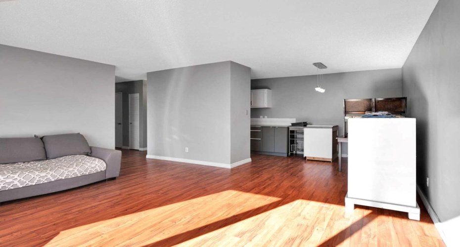 635 56 Avenue, Calgary, Alberta T2V 0G9, 2 Bedroom Bedrooms, 0 ,1 BathroomBathrooms,Residential,For Sale,56,0,A2353570