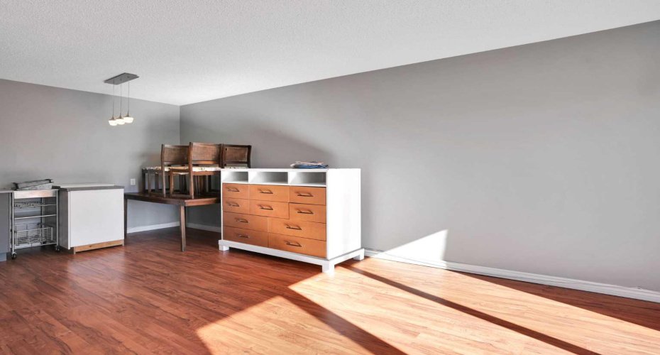 635 56 Avenue, Calgary, Alberta T2V 0G9, 2 Bedroom Bedrooms, 0 ,1 BathroomBathrooms,Residential,For Sale,56,0,A2353570