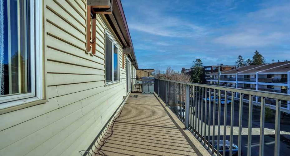 635 56 Avenue, Calgary, Alberta T2V 0G9, 2 Bedroom Bedrooms, 0 ,1 BathroomBathrooms,Residential,For Sale,56,0,A2353570