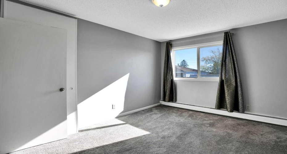 635 56 Avenue, Calgary, Alberta T2V 0G9, 2 Bedroom Bedrooms, 0 ,1 BathroomBathrooms,Residential,For Sale,56,0,A2353570