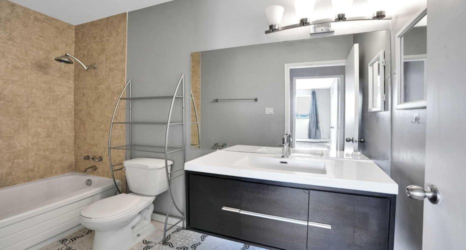 635 56 Avenue, Calgary, Alberta T2V 0G9, 2 Bedroom Bedrooms, 0 ,1 BathroomBathrooms,Residential,For Sale,56,0,A2353570