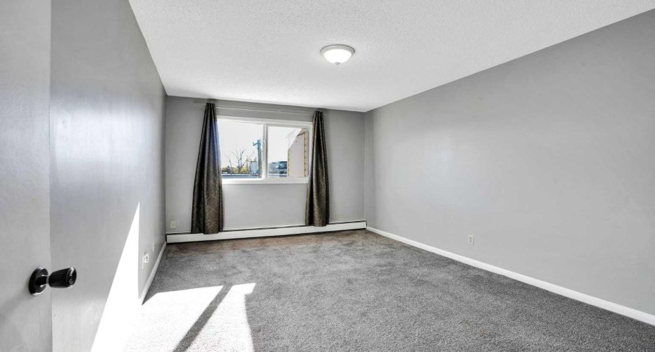 635 56 Avenue, Calgary, Alberta T2V 0G9, 2 Bedroom Bedrooms, 0 ,1 BathroomBathrooms,Residential,For Sale,56,0,A2353570