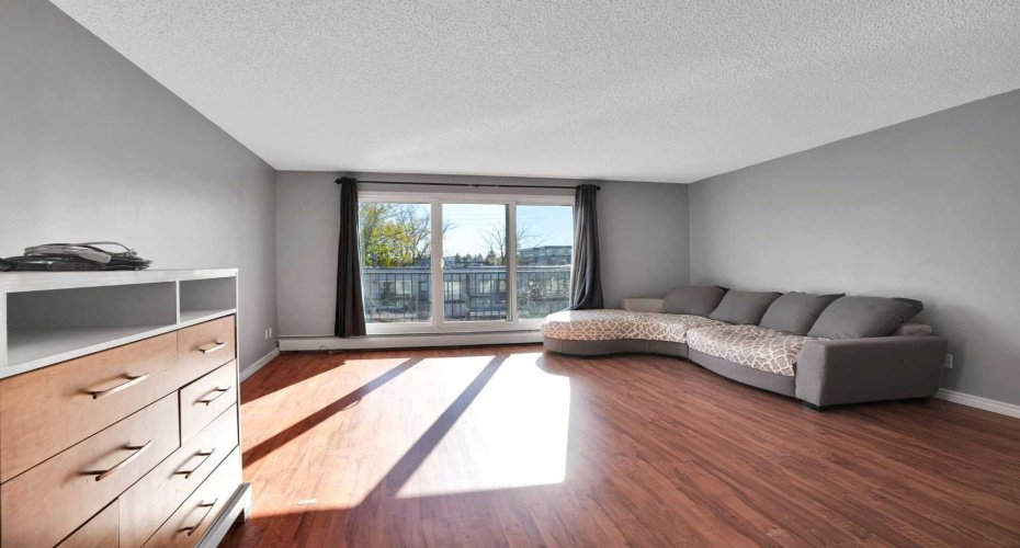 635 56 Avenue, Calgary, Alberta T2V 0G9, 2 Bedroom Bedrooms, 0 ,1 BathroomBathrooms,Residential,For Sale,56,0,A2353570