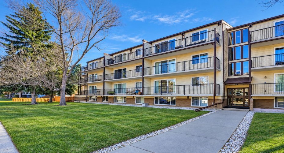 635 56 Avenue, Calgary, Alberta T2V 0G9, 2 Bedroom Bedrooms, 0 ,1 BathroomBathrooms,Residential,For Sale,56,0,A2353570