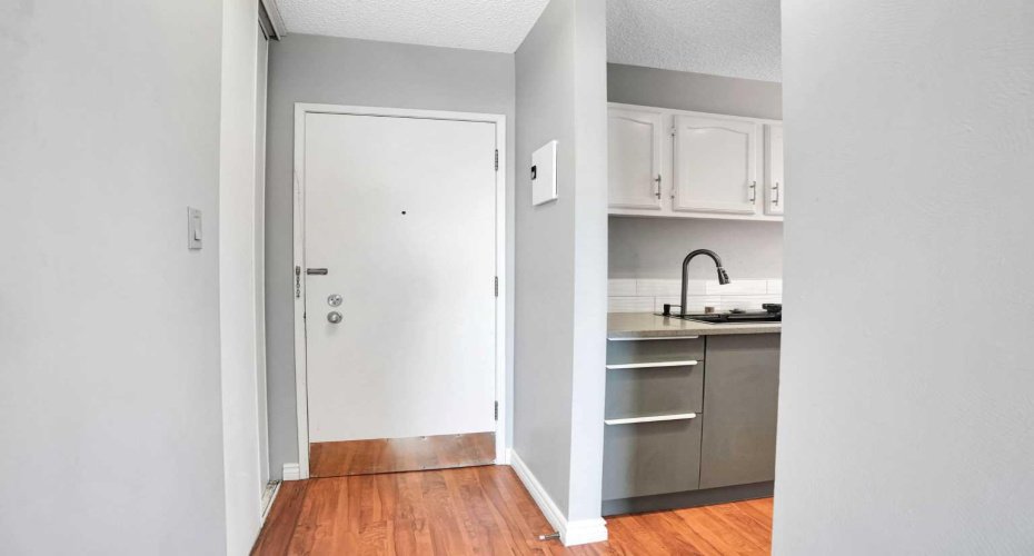 635 56 Avenue, Calgary, Alberta T2V 0G9, 2 Bedroom Bedrooms, 0 ,1 BathroomBathrooms,Residential,For Sale,56,0,A2353570