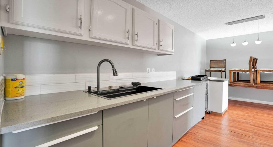 635 56 Avenue, Calgary, Alberta T2V 0G9, 2 Bedroom Bedrooms, 0 ,1 BathroomBathrooms,Residential,For Sale,56,0,A2353570