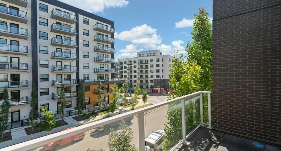 3130 Thirsk Street, Calgary, Alberta T3B 6H4, 2 Bedroom Bedrooms, 0 ,3 BathroomBathrooms,Residential,For Sale,Thirsk,0,A2355299