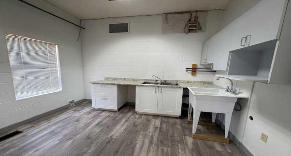 4802 49 Street, Hardisty, Alberta T0B1V0, ,Commercial,For Sale,Lakeview Liquor Store / Hardisty Laundry Service,49,A2124751