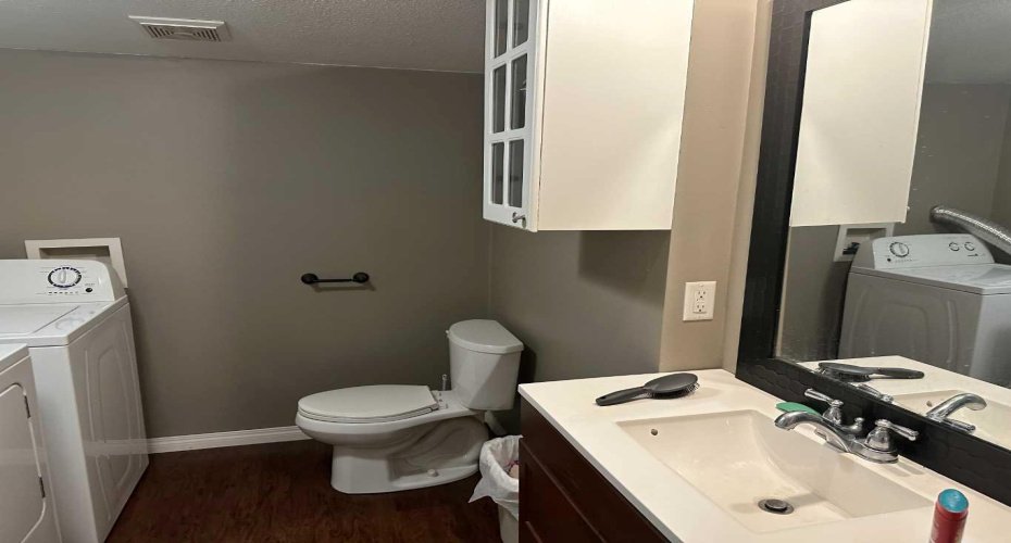 bathroom upstairs apartment