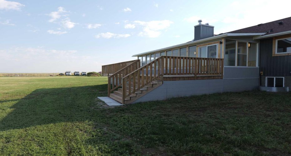 Back deck is west facing. Fully skirted in with smart panel. Huge size at 420 sq ft.