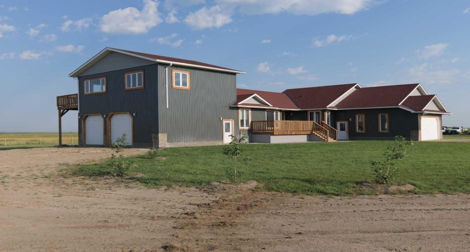 This oversized double garage is 1500sqft on 2 levels