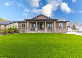 1125 16 Street, Wainwright, Alberta T9W 1E5, 3 Bedrooms Bedrooms, ,4 BathroomsBathrooms,Residential,For Sale,16,A2133429