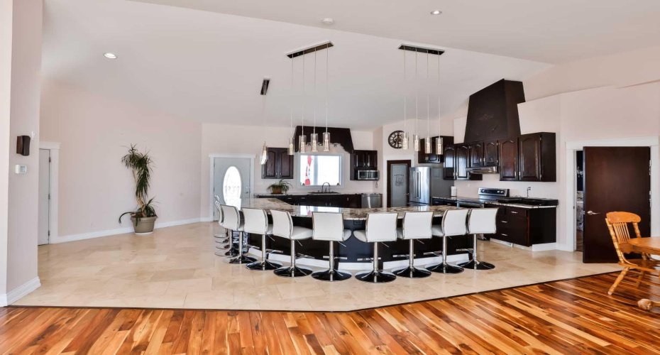 328 Railway Avenue, Travers, Alberta T0L 1G0, 5 Bedrooms Bedrooms, ,5 BathroomsBathrooms,Residential,For Sale,Railway,A2143158