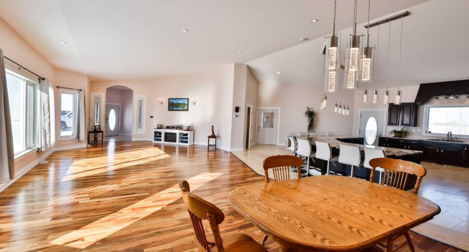 328 Railway Avenue, Travers, Alberta T0L 1G0, 5 Bedrooms Bedrooms, ,5 BathroomsBathrooms,Residential,For Sale,Railway,A2143158