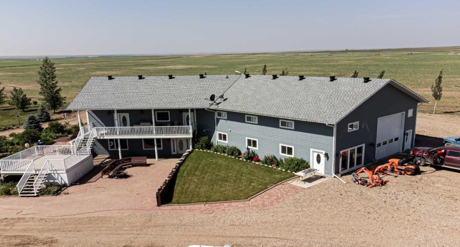 328 Railway Avenue, Travers, Alberta T0L 1G0, 5 Bedrooms Bedrooms, ,5 BathroomsBathrooms,Residential,For Sale,Railway,A2143158