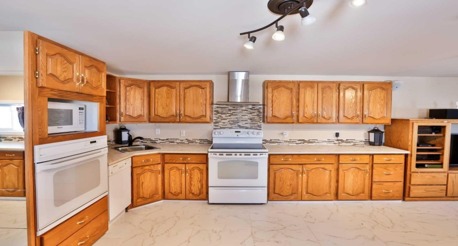 328 Railway Avenue, Travers, Alberta T0L 1G0, 5 Bedrooms Bedrooms, ,5 BathroomsBathrooms,Residential,For Sale,Railway,A2143158