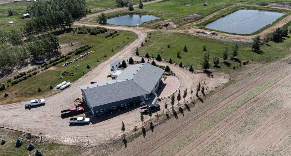 328 Railway Avenue, Travers, Alberta T0L 1G0, 5 Bedrooms Bedrooms, ,5 BathroomsBathrooms,Residential,For Sale,Railway,A2143158