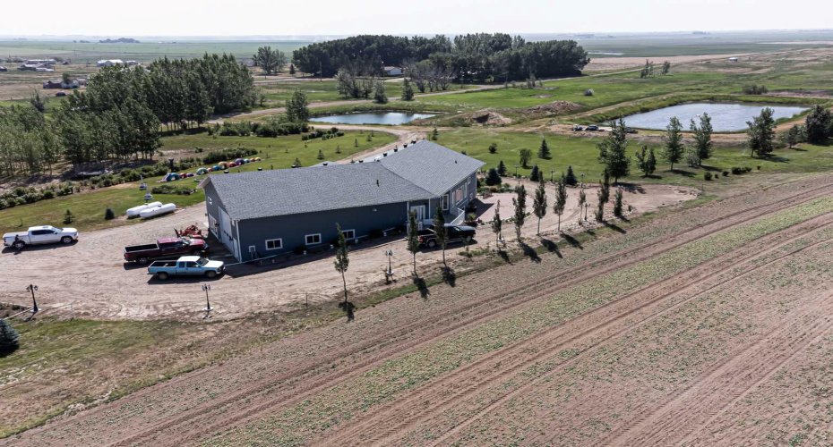 328 Railway Avenue, Travers, Alberta T0L 1G0, 5 Bedrooms Bedrooms, ,5 BathroomsBathrooms,Residential,For Sale,Railway,A2143158