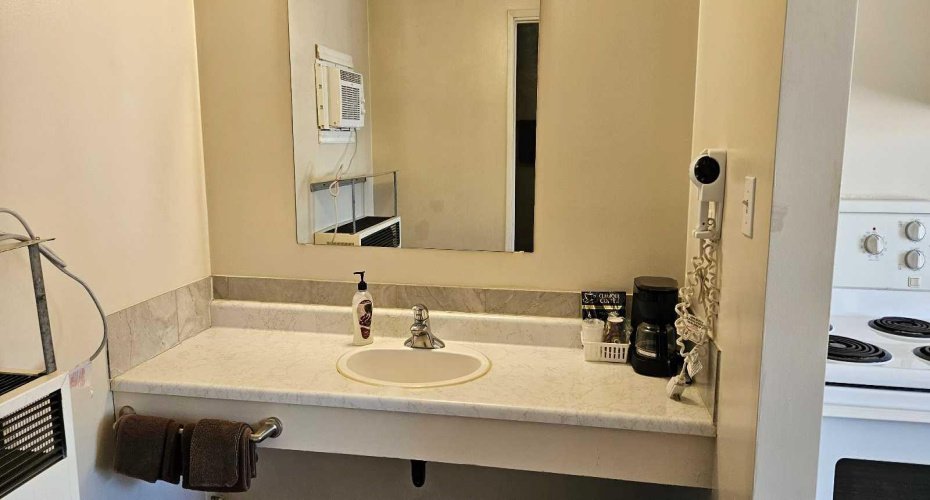 4605 50 Street, Mayerthorpe, Alberta T0E 1N0, ,Commercial,For Sale,50,A2142915