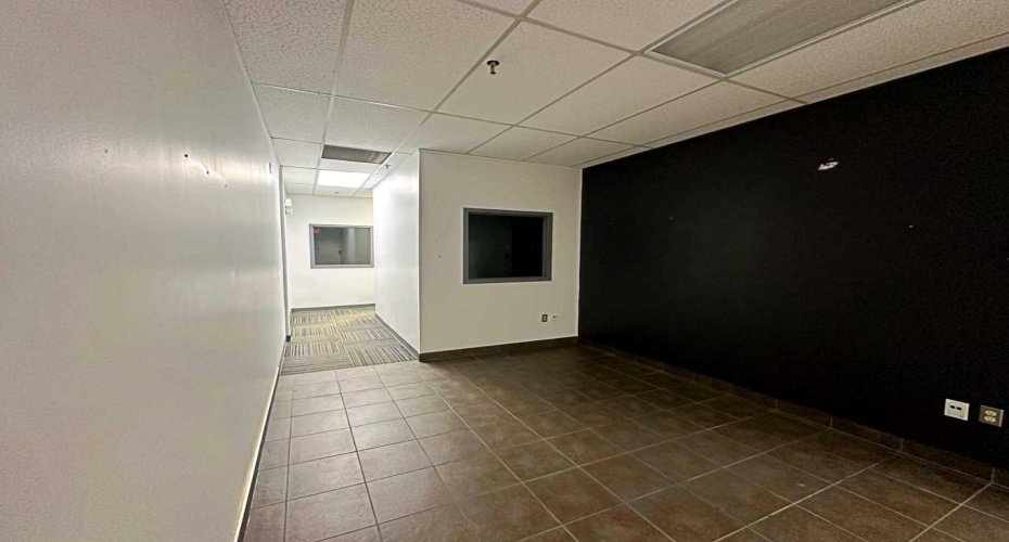 9816 Hardin Street, Fort McMurray, Alberta T9H 4K3, ,Commercial,For Lease,Hardin Street Building,Hardin,A2154606