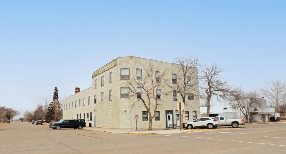 221 Centre Street, Tilley, Alberta T0J 3K0, ,Commercial,For Sale,TILLEY HOTEL,Centre,A2157445