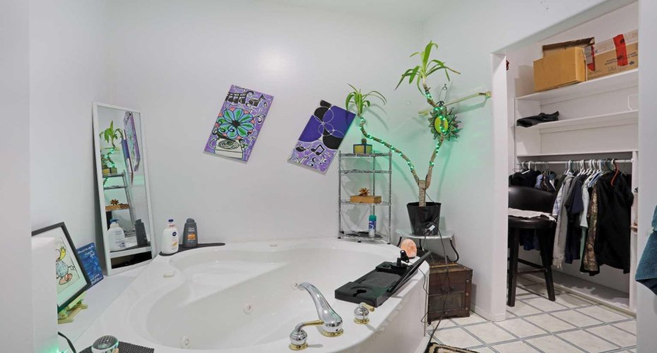 221 Centre Street, Tilley, Alberta T0J 3K0, ,Commercial,For Sale,TILLEY HOTEL,Centre,A2157445