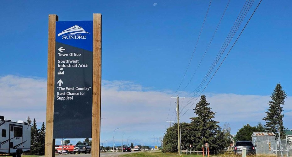 716 Main Avenue, Sundre, Alberta T0M 1X0, ,Land,For Sale,Main,A2160129