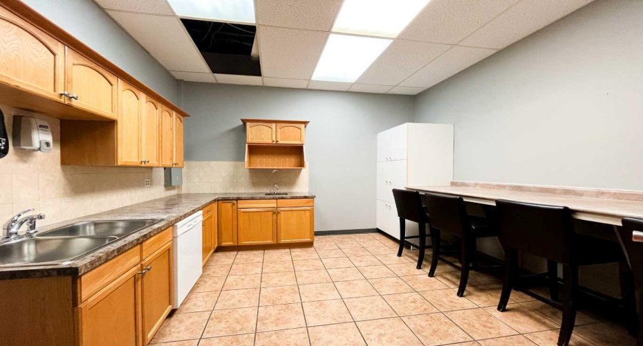 132 4 Avenue, Medicine Hat, Alberta T1A 8B5, ,Commercial,For Lease,4,A2170169