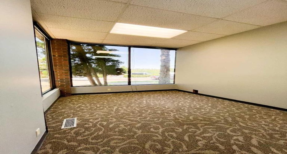 132 4 Avenue, Medicine Hat, Alberta T1A 8B5, ,Commercial,For Lease,4,A2170169