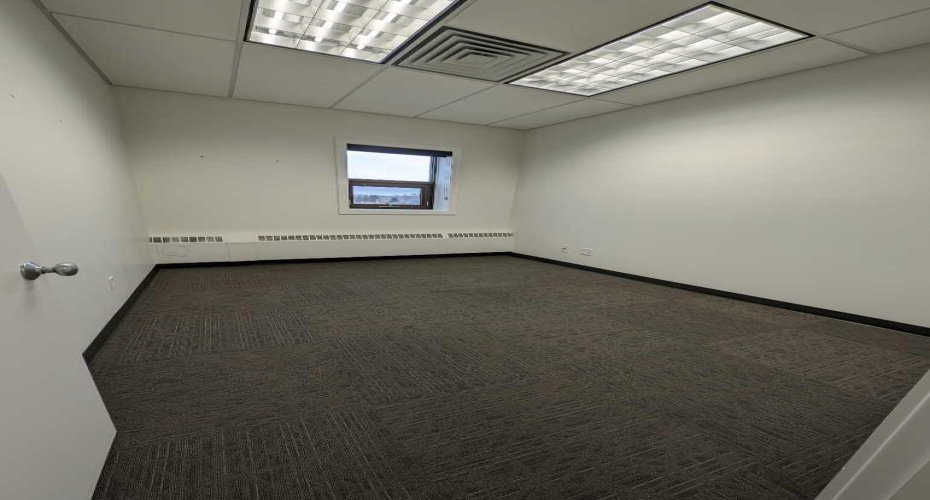 556 4 Street, Medicine Hat, Alberta T1A 0K8, ,Commercial,For Lease,4,A2171445