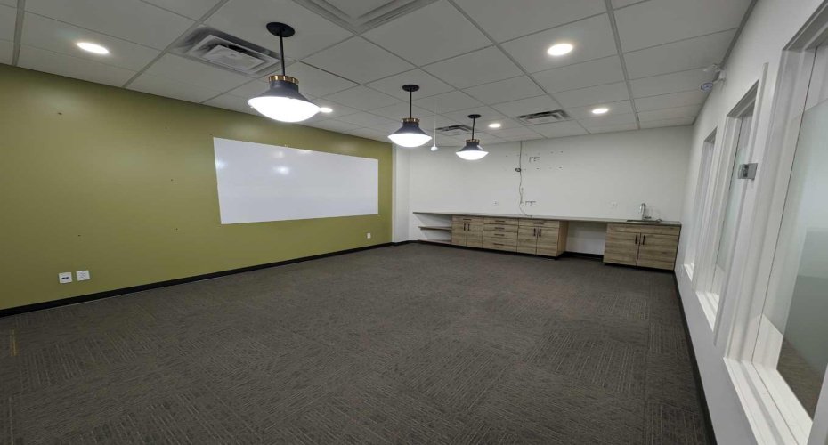 556 4 Street, Medicine Hat, Alberta T1A 0K8, ,Commercial,For Lease,4,A2171445