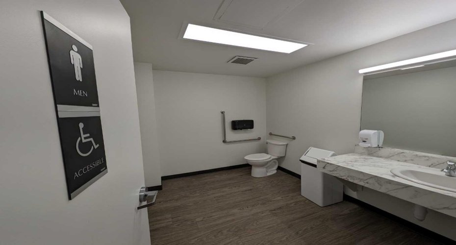 556 4 Street, Medicine Hat, Alberta T1A 0K8, ,Commercial,For Lease,4,A2171445