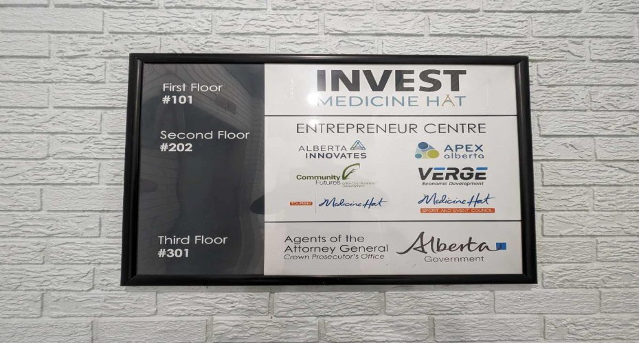 556 4 Street, Medicine Hat, Alberta T1A 0K8, ,Commercial,For Lease,4,A2171445