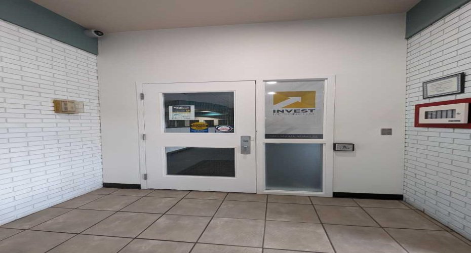 556 4 Street, Medicine Hat, Alberta T1A 0K8, ,Commercial,For Lease,4,A2171445