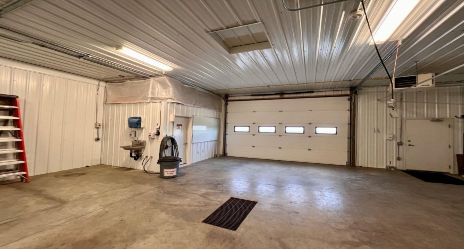 29250 RR 34, Rural Mountain View County, Alberta T0M 0S0, ,Agri-business,For Sale,RR 34,A2173408