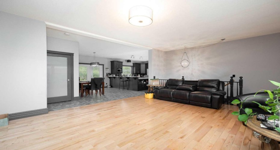 5627 Draper Road, Fort McMurray, Alberta T9H0K7, 7 Bedrooms Bedrooms, ,5 BathroomsBathrooms,Residential,For Sale,Draper,A2180430