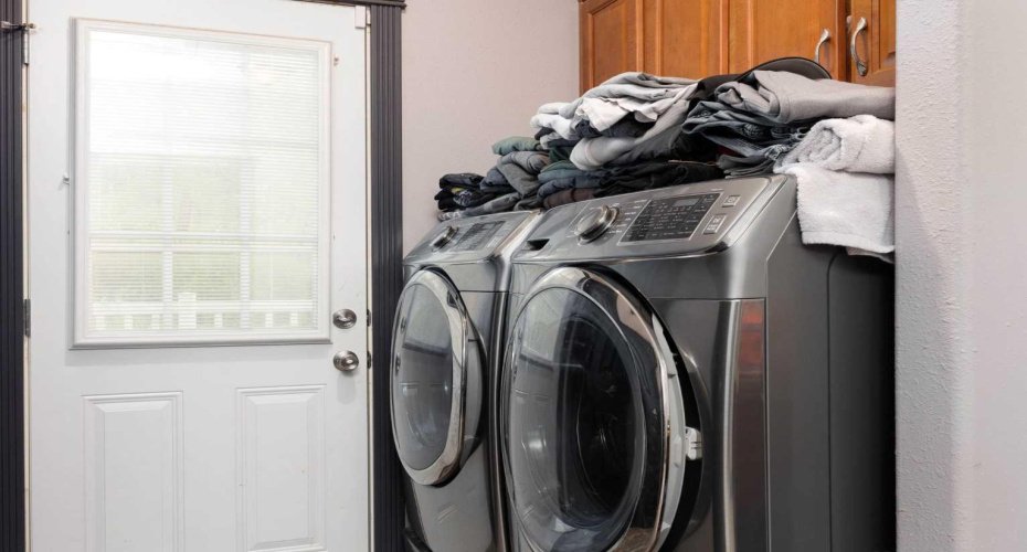 5627 Draper Road, Fort McMurray, Alberta T9H0K7, 7 Bedrooms Bedrooms, ,5 BathroomsBathrooms,Residential,For Sale,Draper,A2180430