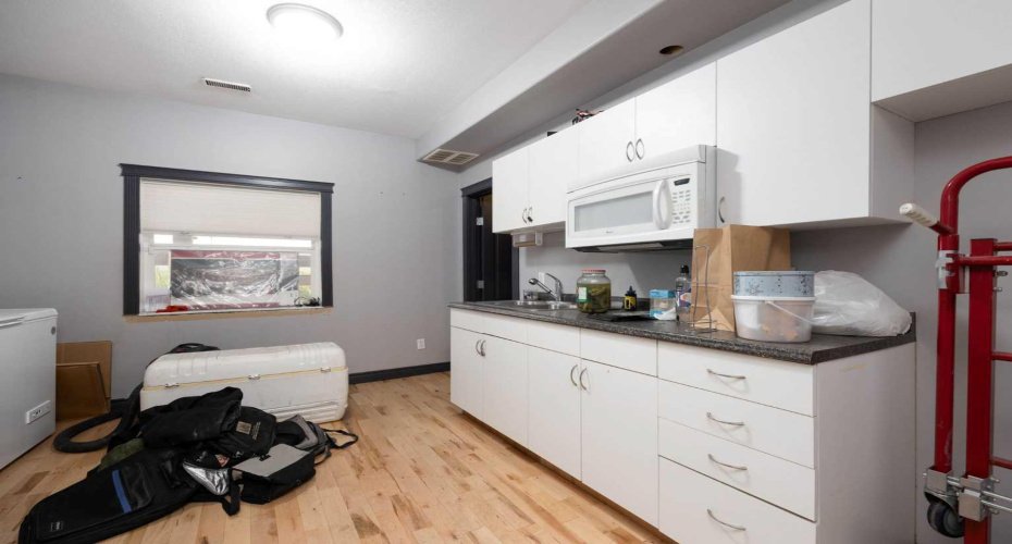 5627 Draper Road, Fort McMurray, Alberta T9H0K7, 7 Bedrooms Bedrooms, ,5 BathroomsBathrooms,Residential,For Sale,Draper,A2180430